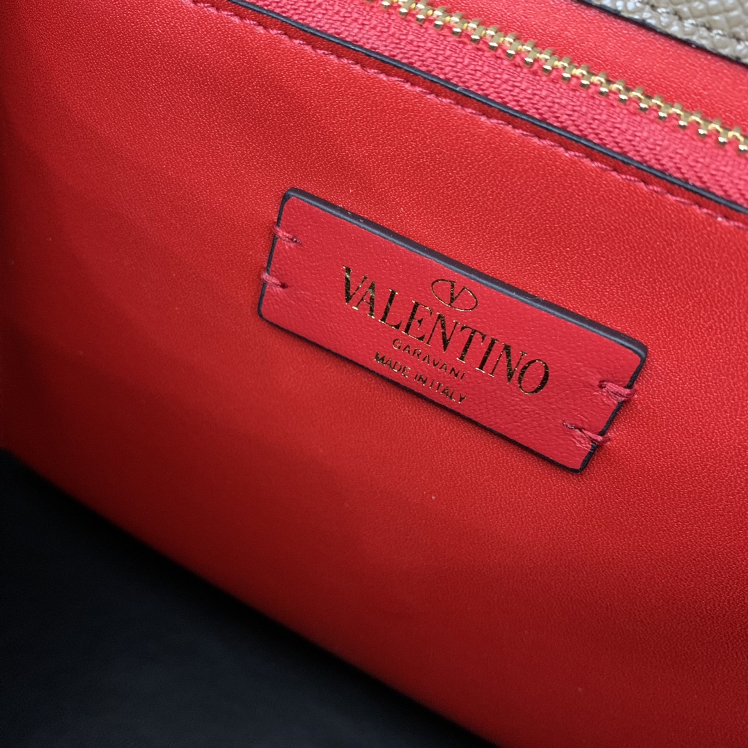 Valentino Garavani Vsling Medium Handbag in Grey Grainy Calfskin 